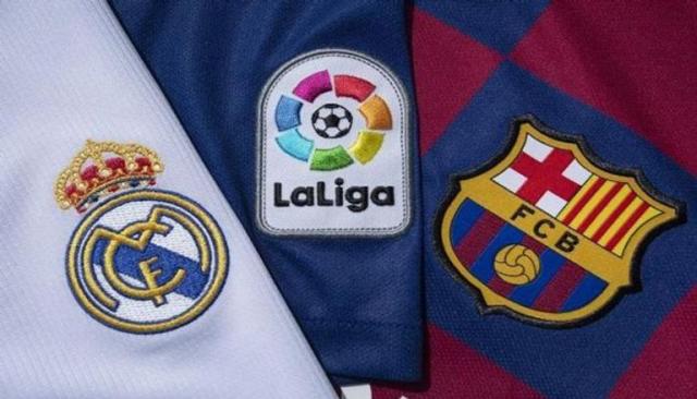 كلاسيكو الأرض.. برشلونة وريال مدريد في صراع الصدارة