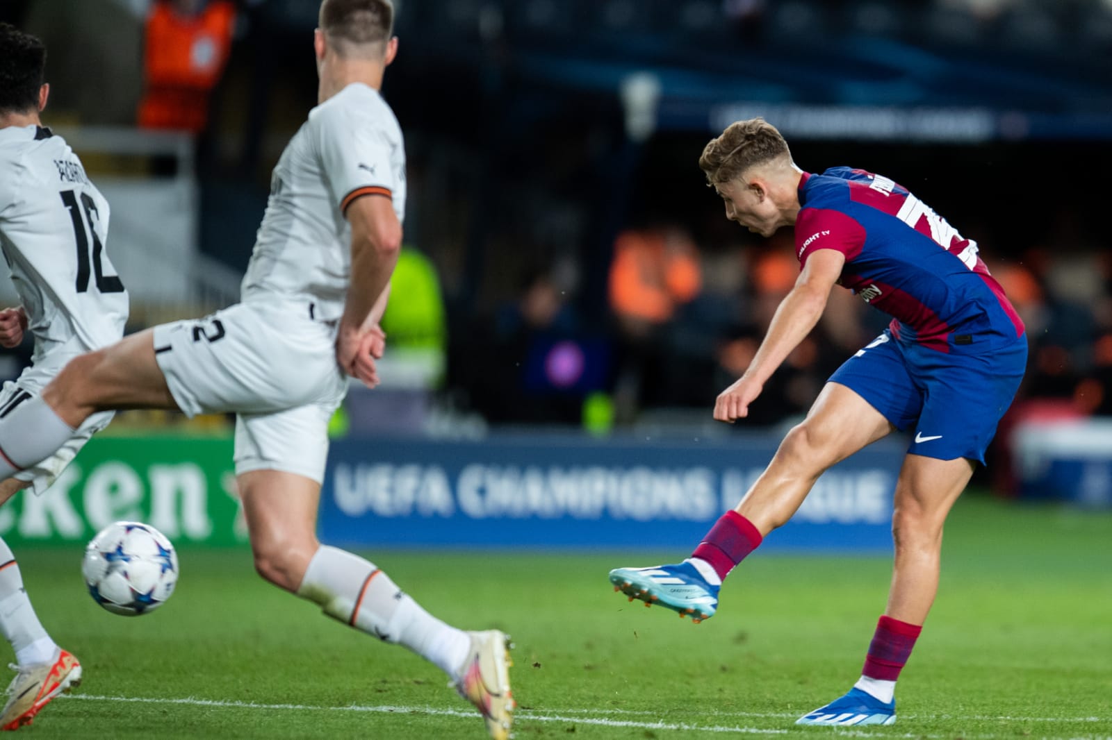 فوز ثالث بدوري الأبطال.. برشلونة يستمر في توهجه أوروبيًا