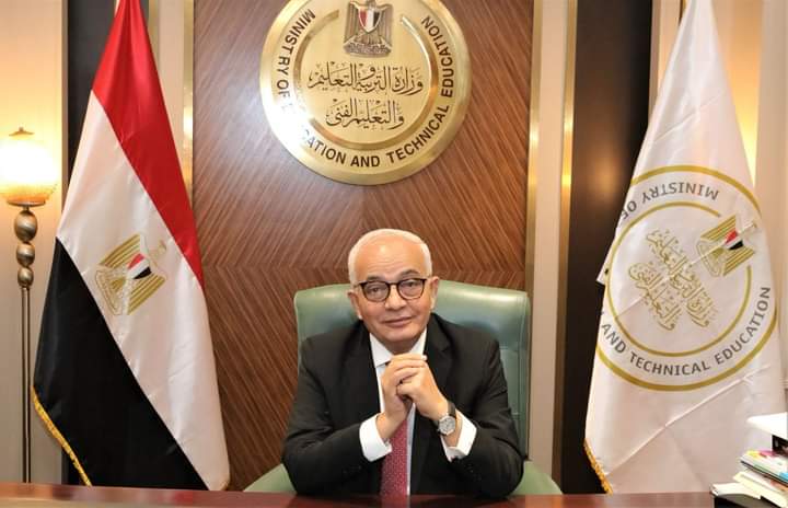 وزير التربية والتعليم يوقع قرارات تعاقد المعلمين الجدد الناجحين في 