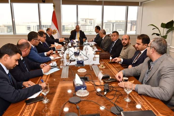 وزير الإسكان يتابع الموقف التنفيذى لمشروعات التطوير الجارى بالقاهرة
