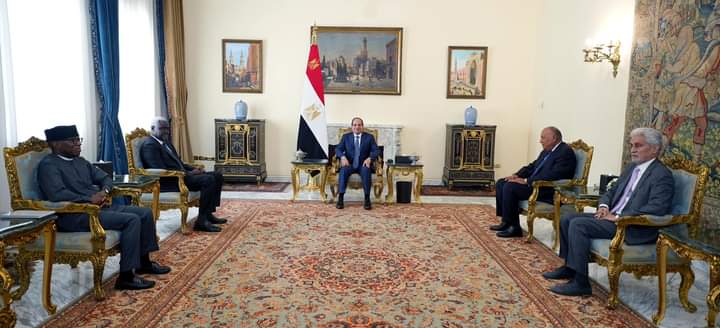 السيسي يستقبل رئيس مفوضية الاتحاد الأفريقي لبحث تطورات القضايا الإقليمية والقارية