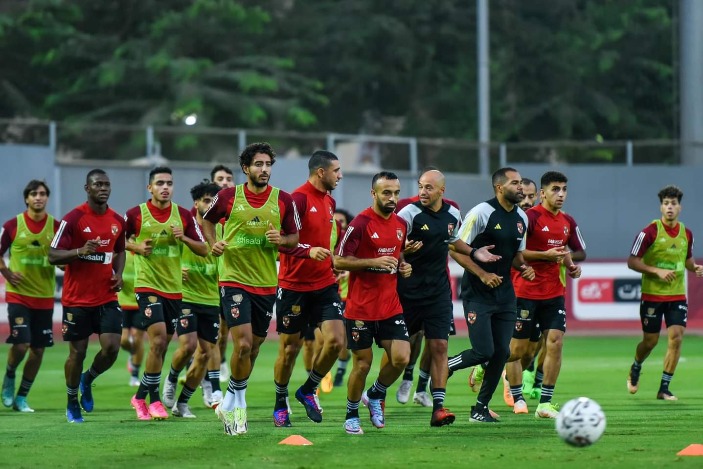 لقاء الأهلي وإنبي بكأس مصر يفتقد لخدمات مدافع المارد الأحمر