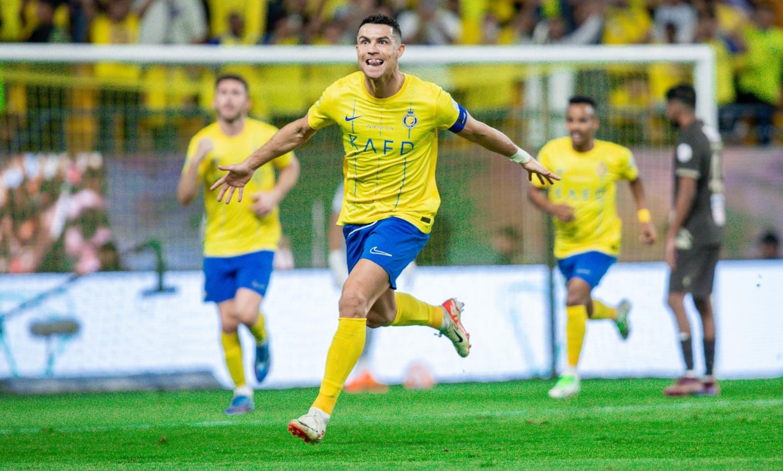 النصر يقلب الطاولة على ضمك ويفوز بهدفين لهدف