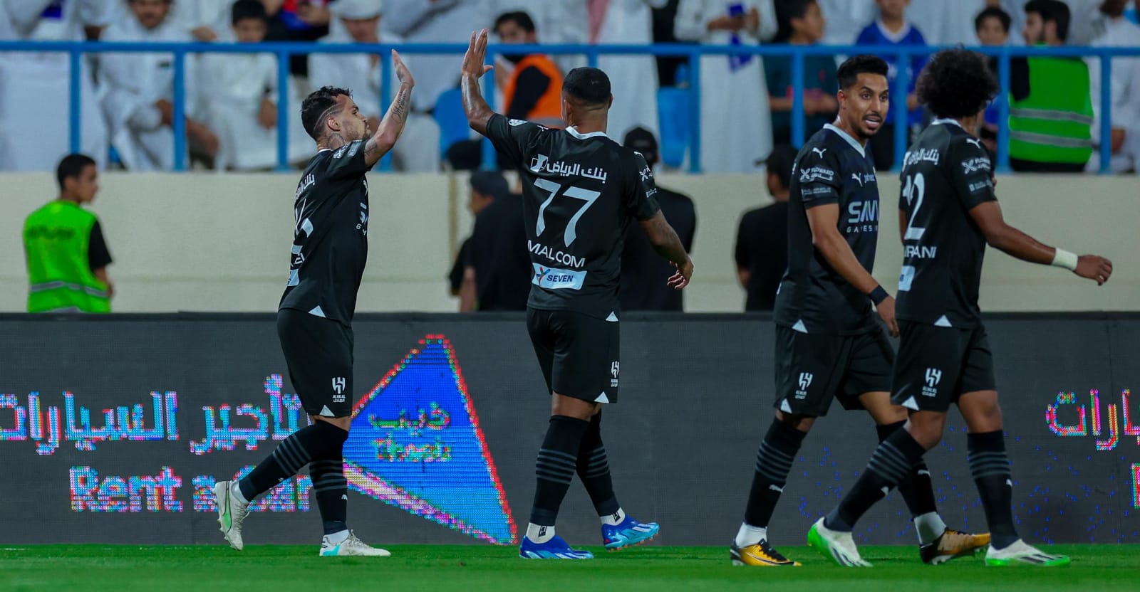 الهلال السعودي يضرب الأخدود بثلاثية ويتصدر دوري روشن