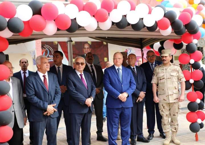 وزير التربية ومحافظ القاهرة يتابع انطلاق العام الدراسى الجديد بمدرسة السيدة نفيسة بالقاهرة