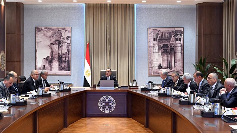 مدبولي: يتابع الموقف التنفيذي لمبادرة خفض أسعار السلع الأساسية