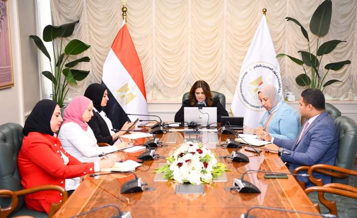 وزيرة الهجرة تلتقي مع أكثر من 60 طالب وطالبة من المصريين الدارسين بالخارج