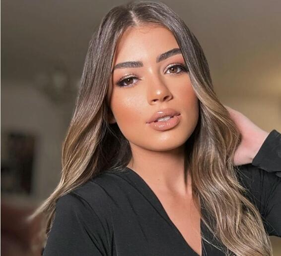 بإطلالة متميزة.. ليلى زاهر تُبهر متابعيها كالعادة
