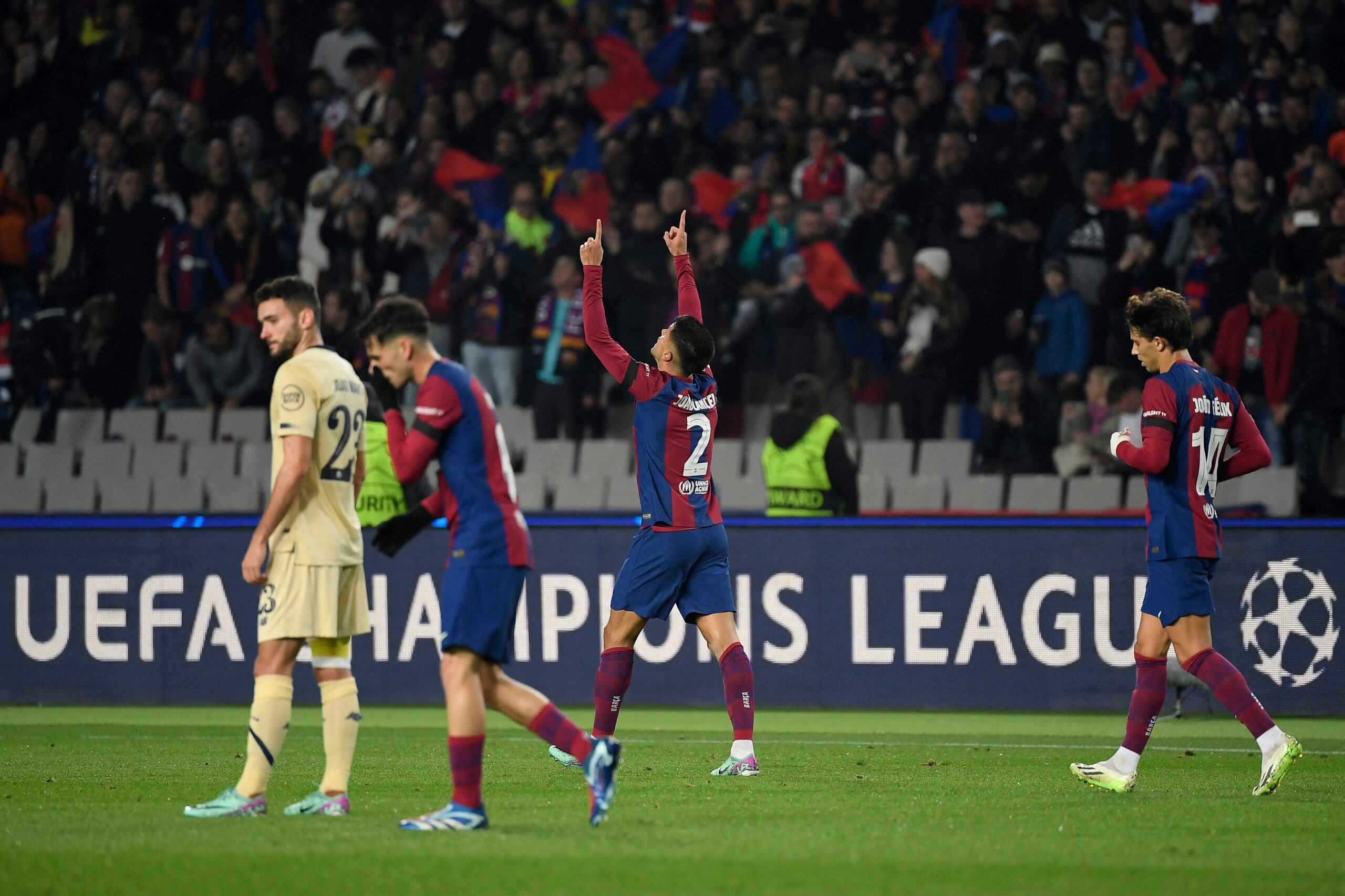 برشلونة يتأهل إلى دور الـ 16 بالفوز على بورتو 