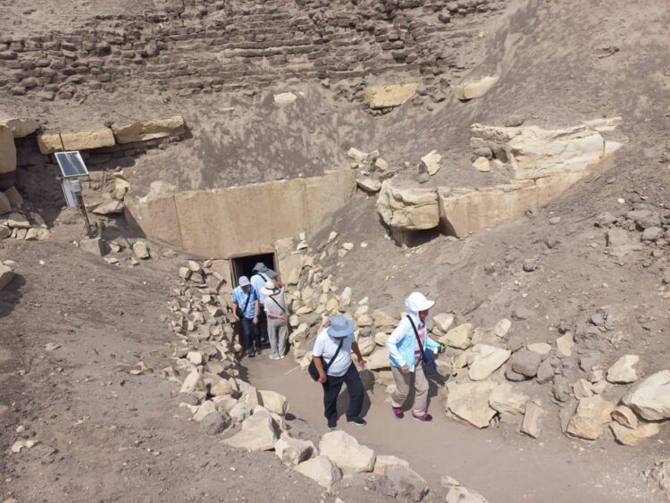 محافظ الفيوم يتابع الجهود المبذولة في تطوير منطقة هرم هوارة