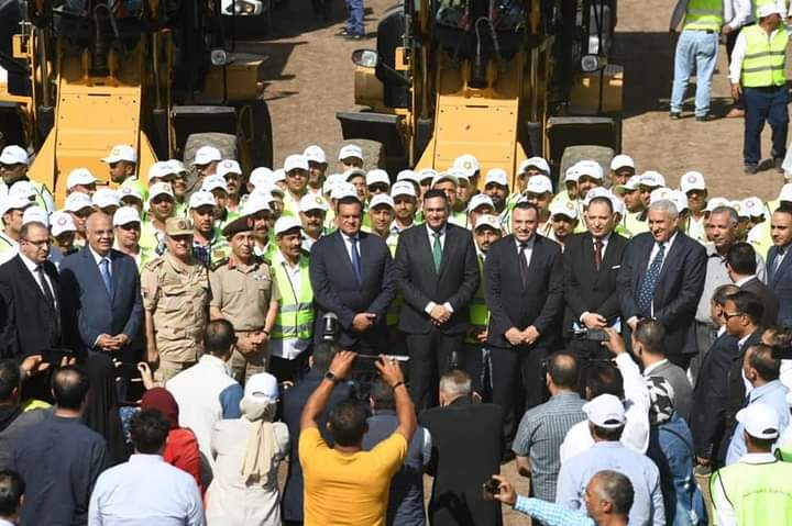 وزير التنمية يشهد اصطفاف المعدات الهندسية بالدقهلية
