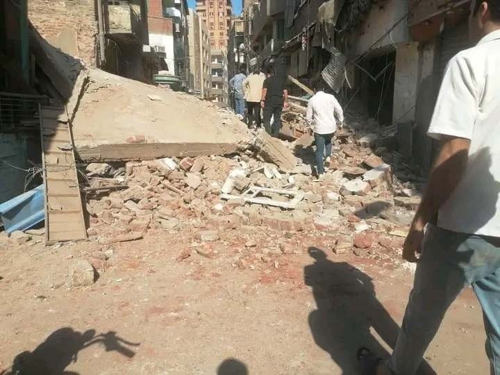 انهيار منزل من 3 طوابق في محافظة الشرقية 