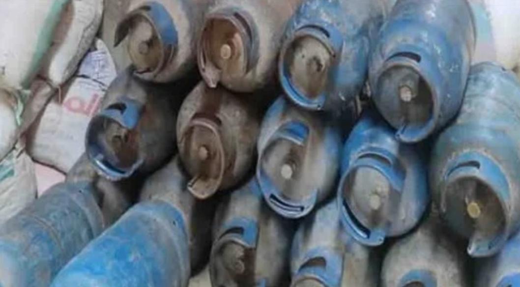 التحقيق مع صاحب مستودع أنابيب وسط العقارات السكنية