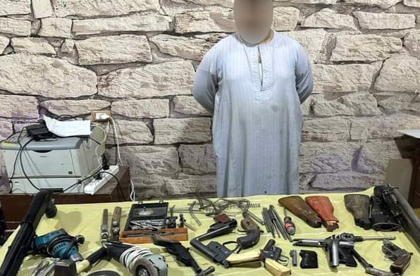 ضبط شخص لقيامه بإدارة ورشة لتصنيع الأسلحة النارية غير مرخصة بسوهاج