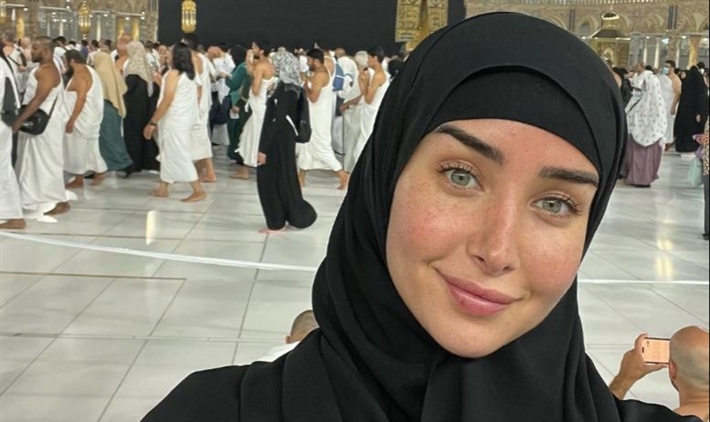 بالحجاب تؤدي مناسك العمرة.. أول ظهور لهنا الزاهد بعد طلاقها من أحمد فهمي