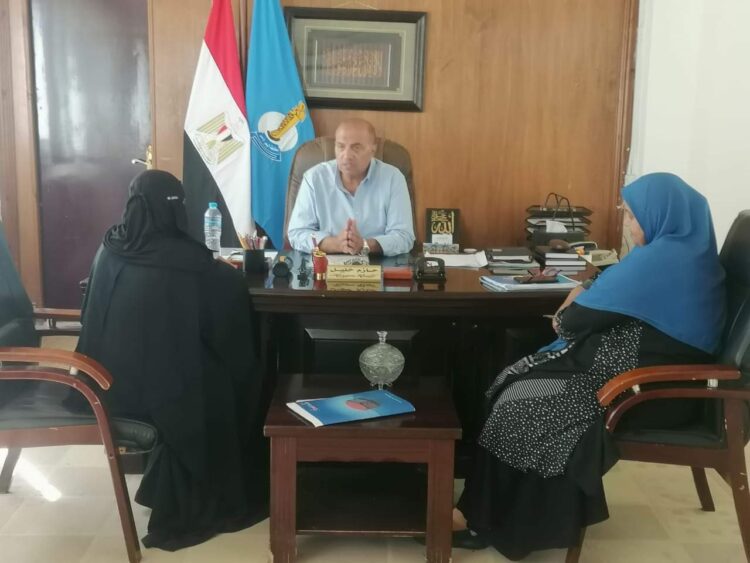 رئيس مدينة مرسى علم يلتقي المواطنين لفحص طلباتهم