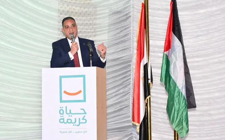 محافظ الفيوم يوعي بالقضية الفلسطينية أثناء مؤتمر حياة كريمة بالفيوم