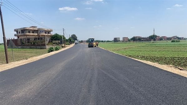 رئيس مدينة الغردقة يتابع أعمال رفع ورصف الطريق الساحلي