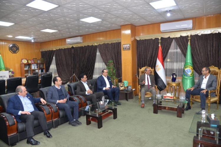 محافظ الإسماعيلية يستقبل وزير الصحة الليبي خلال زيارته لمنشآت هيئة الرعاية الصحية