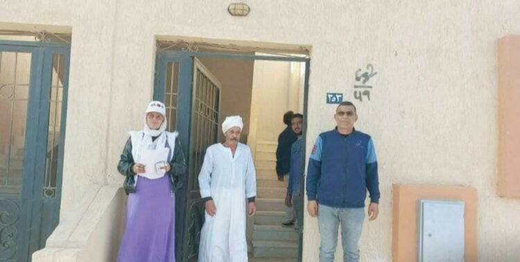رئيس غارب يستكمل أعمال تسليم الملاك والمستأجرين بالعشوائيات