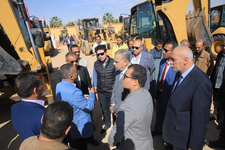 محافظ سوهاج يتفقد اصطفاف معدات الوحدات المحلية وشركة المياه بسوهاج الجديده