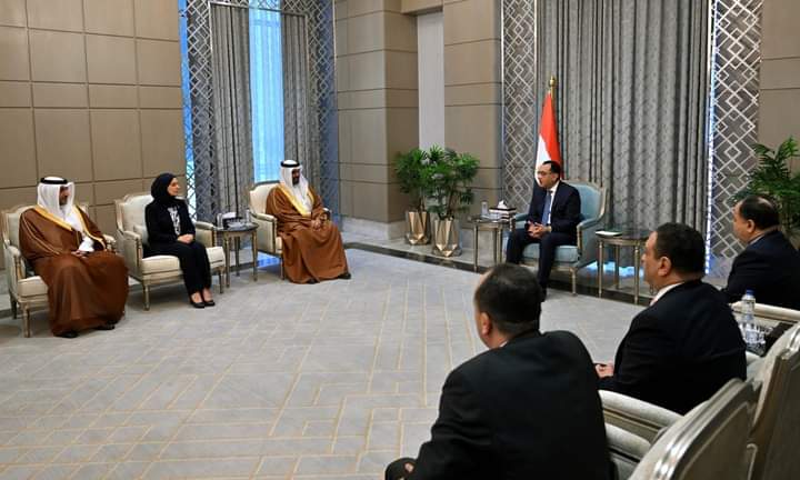 رئيس الوزراء يلتقى وزير المالية والاقتصاد بمملكة البحرين