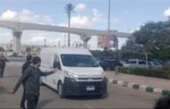 أحمد خالد صالح يرافق جثمان طارق عبد العزيز إلى مسجد الشرطة.. تفاصيل