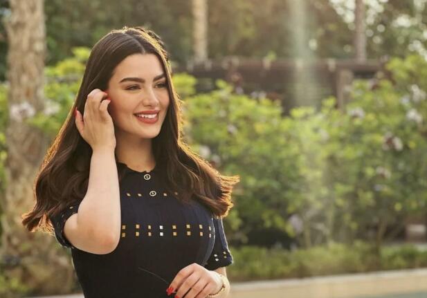 معتمدة على المكياج الترابي.. روان بن حسين في صور جديدة لها