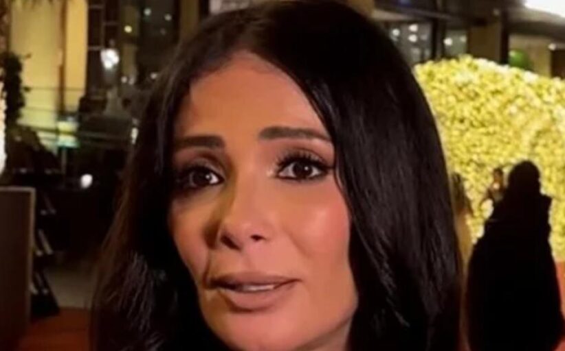 منى زكي تخطف الأنظار بإطلالة كاجوال أنيقة في أحدث ظهور لها