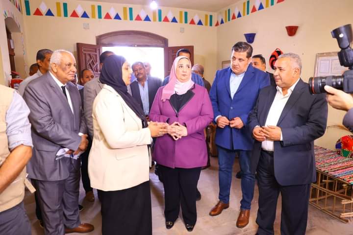 وزيرة التضامن تتفقد أروقة 