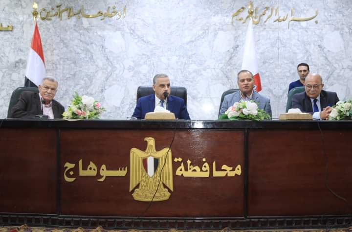 نائب محافظ سوهاج يترأس اجتماع اللجنة العليا لجائزة التميز الوظيفي