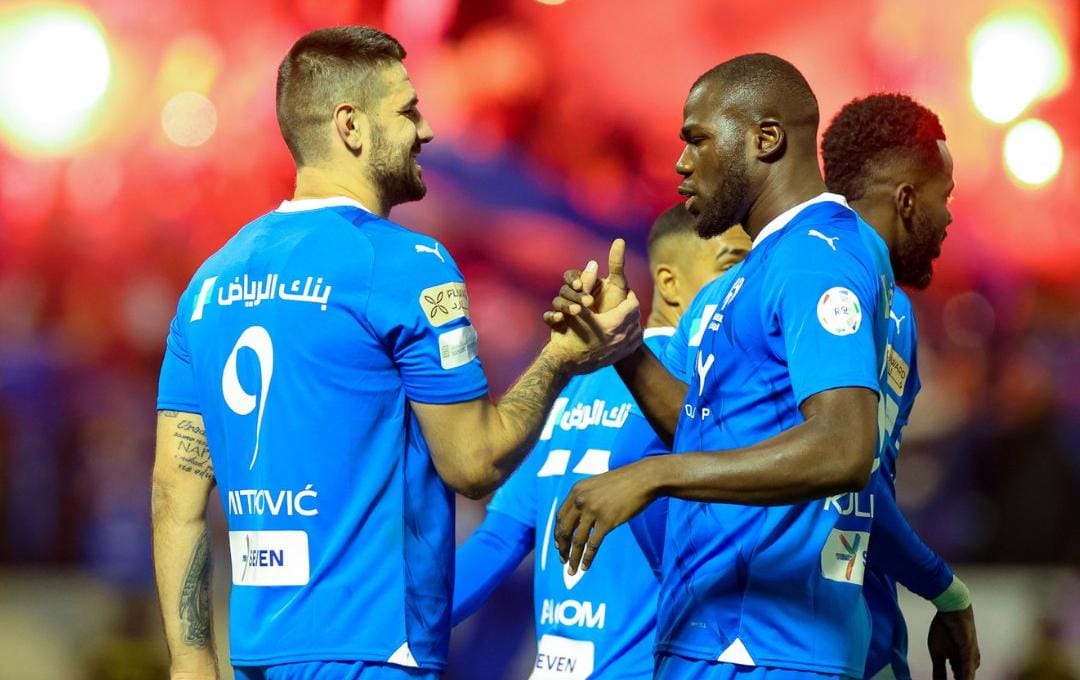 الهلال السعودي يعزز صدارته بفوز ثمين على الطائي