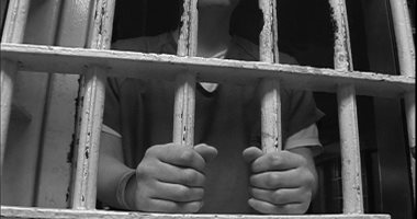 ضبط 3 عاطلين لقيامهم سرقة محتويات المدارس بقنا