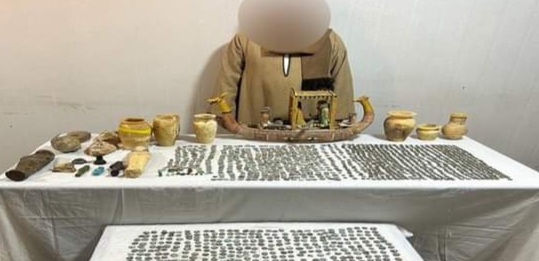 ضبط أحد الأشخاص لحيازته قطع أثرية بالمنيا