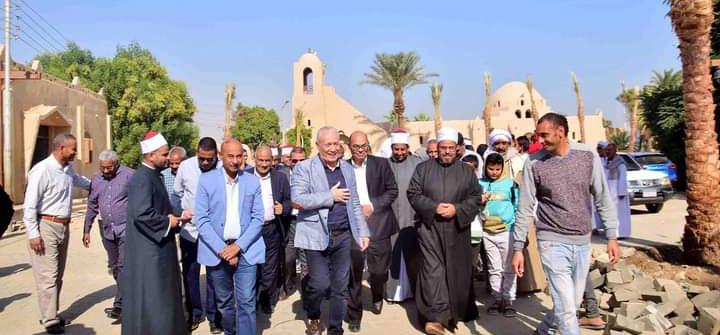 محافظ الأقصر يتفقد سير أعمال مشروع إنشاء كورنيش البر الغربى