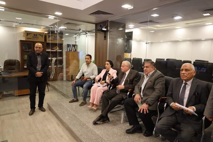 محافظ جنوب سيناء يتابع آخر استعدادات تجهيز المقار الإنتخابية