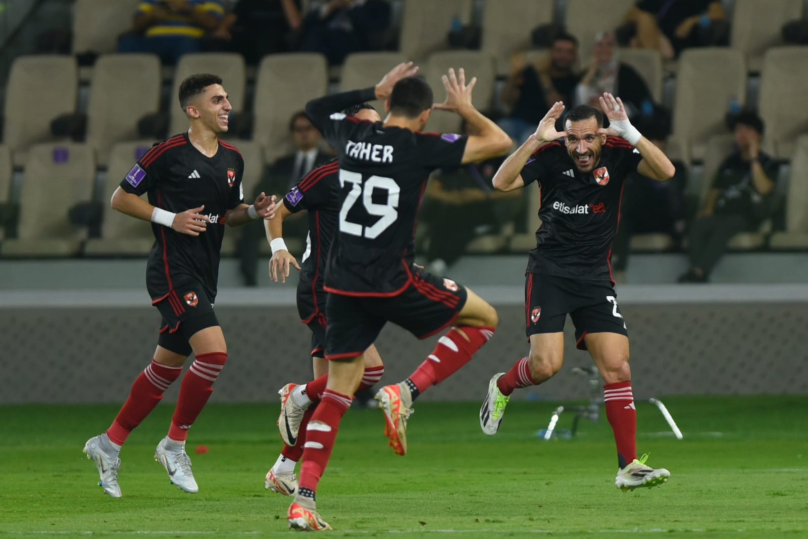 تردد القناة الناقلة لمباراة الأهلي وسيراميكا فى كأس السوبر المصري