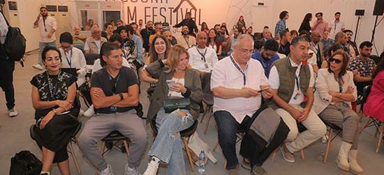صبا مبارك وهدى المفتي في جلسة 