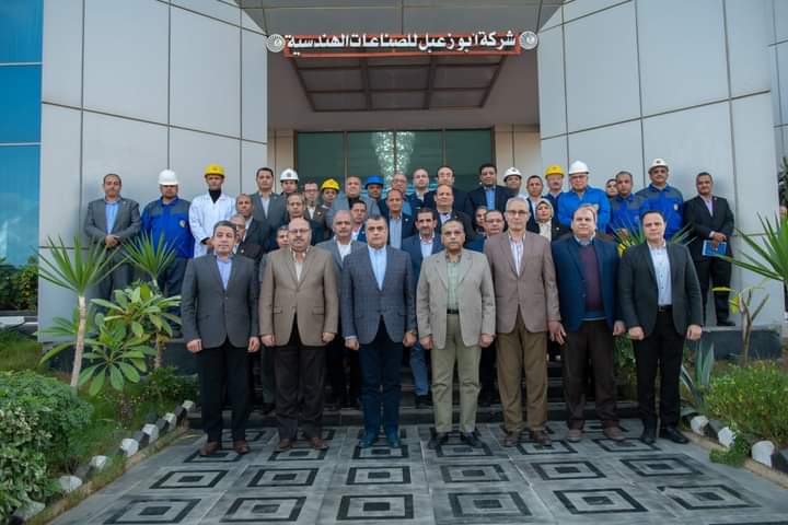 وزير الإنتاج الحربي يتفقد شركة الصناعات الهندسية