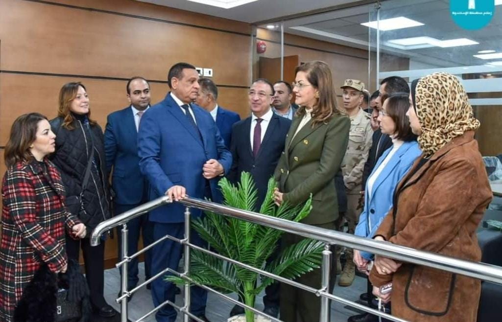محافظ الإسكندرية يتفقد مركز السيطرة الموحدة للشبكة الوطنية للطوارئ