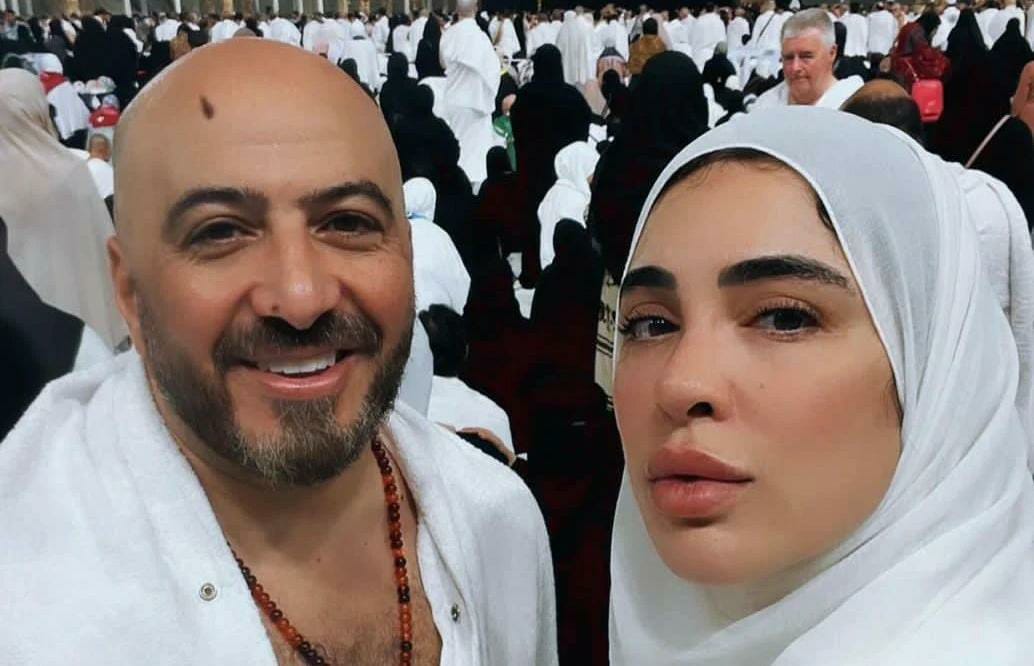 مجدي الهواري وزوجته من أمام الكعبة بعد شائعة انفصالهم.. تفاصيل