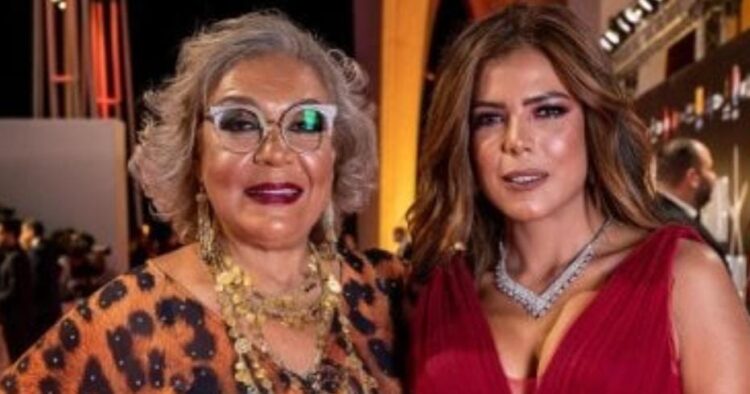 ناهد السباعي تهنئ والدتها في عيد الحب: 
