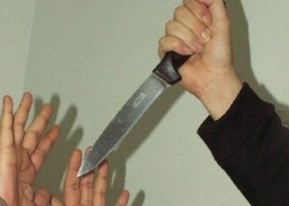 رفضت تديله فلوس.. طعن سيدة على يد نجلها في العجوزة