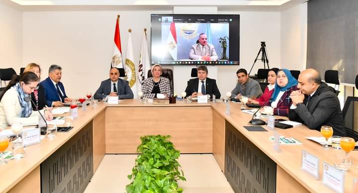 وزيرة البيئة تترأس لجنة تسيير البرنامج الوطنى لإدارة المخلفات الصلب