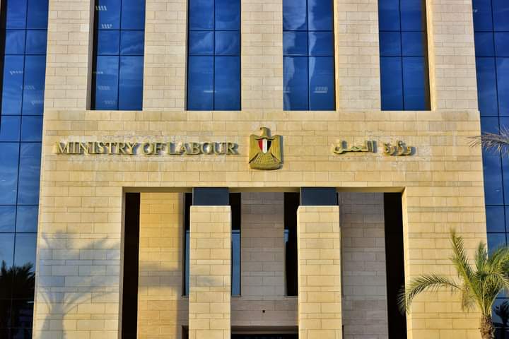 وزارة العمل : تفتيش مُستمر على نشاط الشركات لحماية حقوق العِمالة الراغبة في السفر إلى الخارج