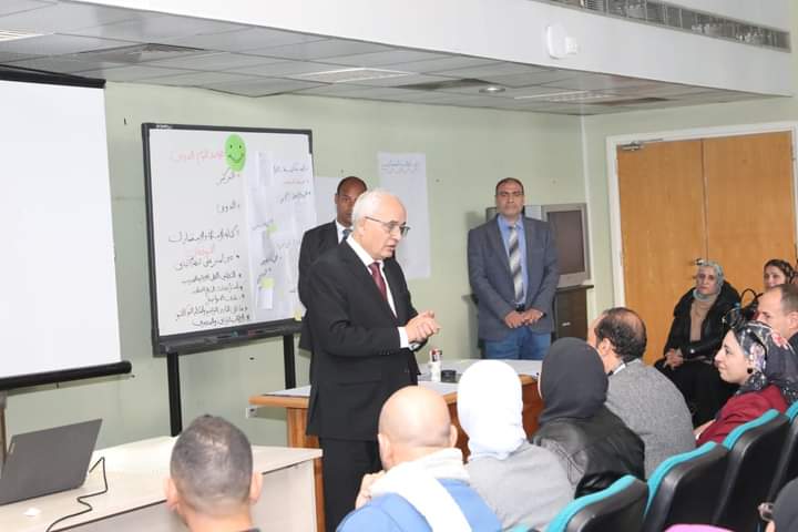 وزير التربية والتعليم يتفقد برنامج تدريب 