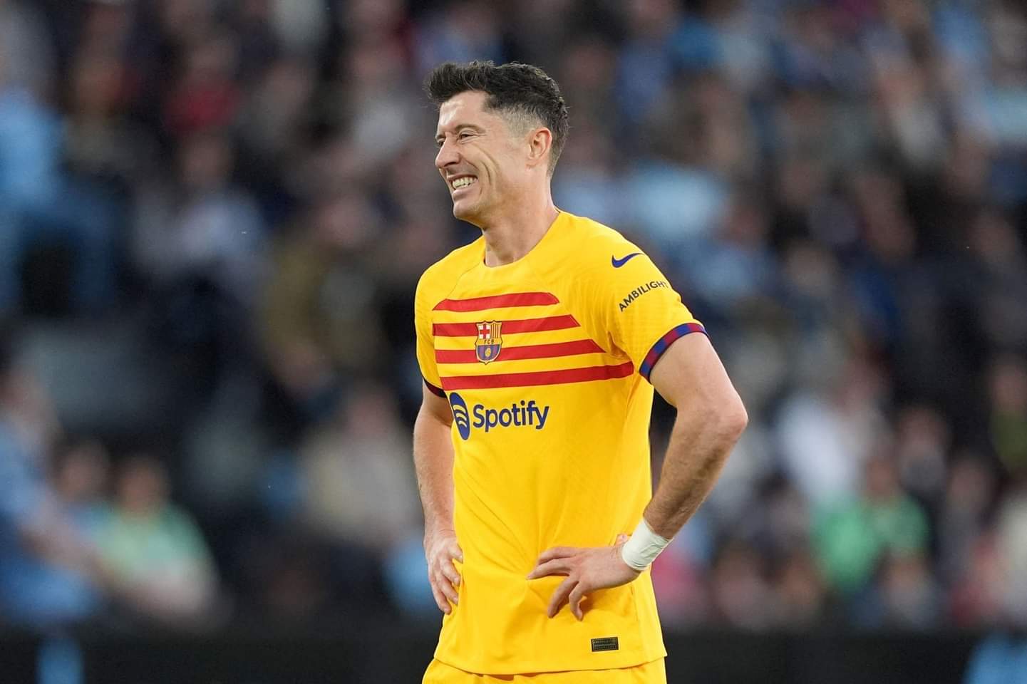ليفاندوفسكي يقود هجوم برشلونة أمام نابولي بدوري أبطال أوروبا 