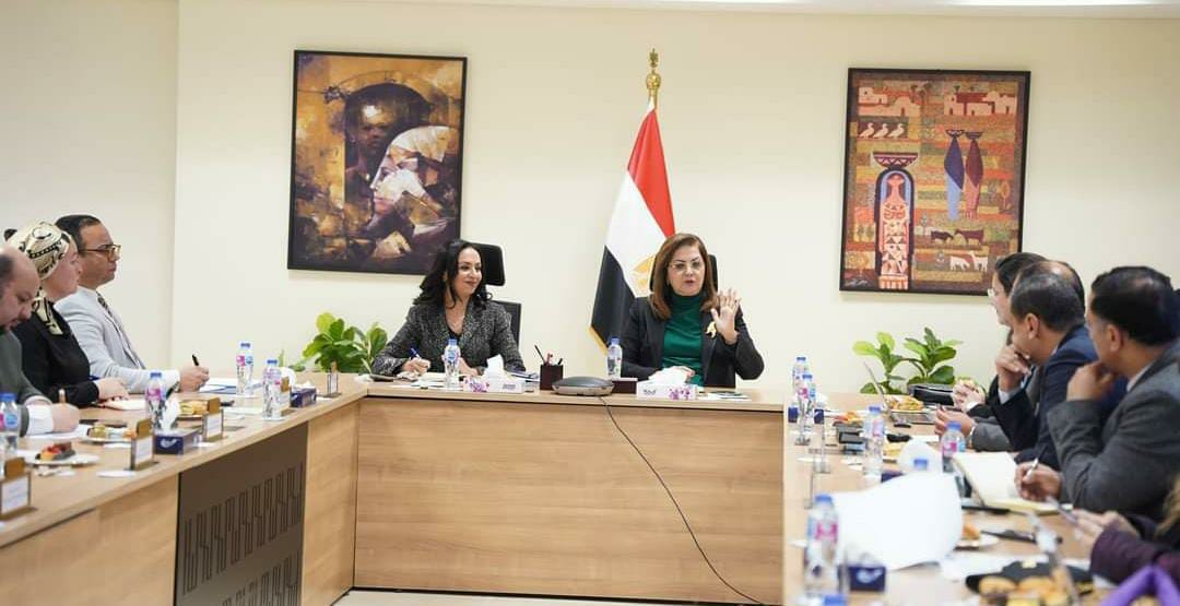 وزيرة التخطيط والتنمية الإقتصادية تتابع الموقف التنفيذي لمشروع تنمية الأسرة