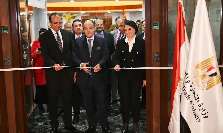 وزير التجارة يفتتح معرض “فرص بلدنا” المتخصص في قطع غيار الماكينات والمعدات