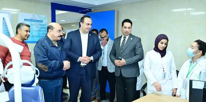 رئيس هيئة الرعاية الصحية ومحافظ أسوان يشيدان جودة الخدمات الصحية بمركز طب أسرة السيل